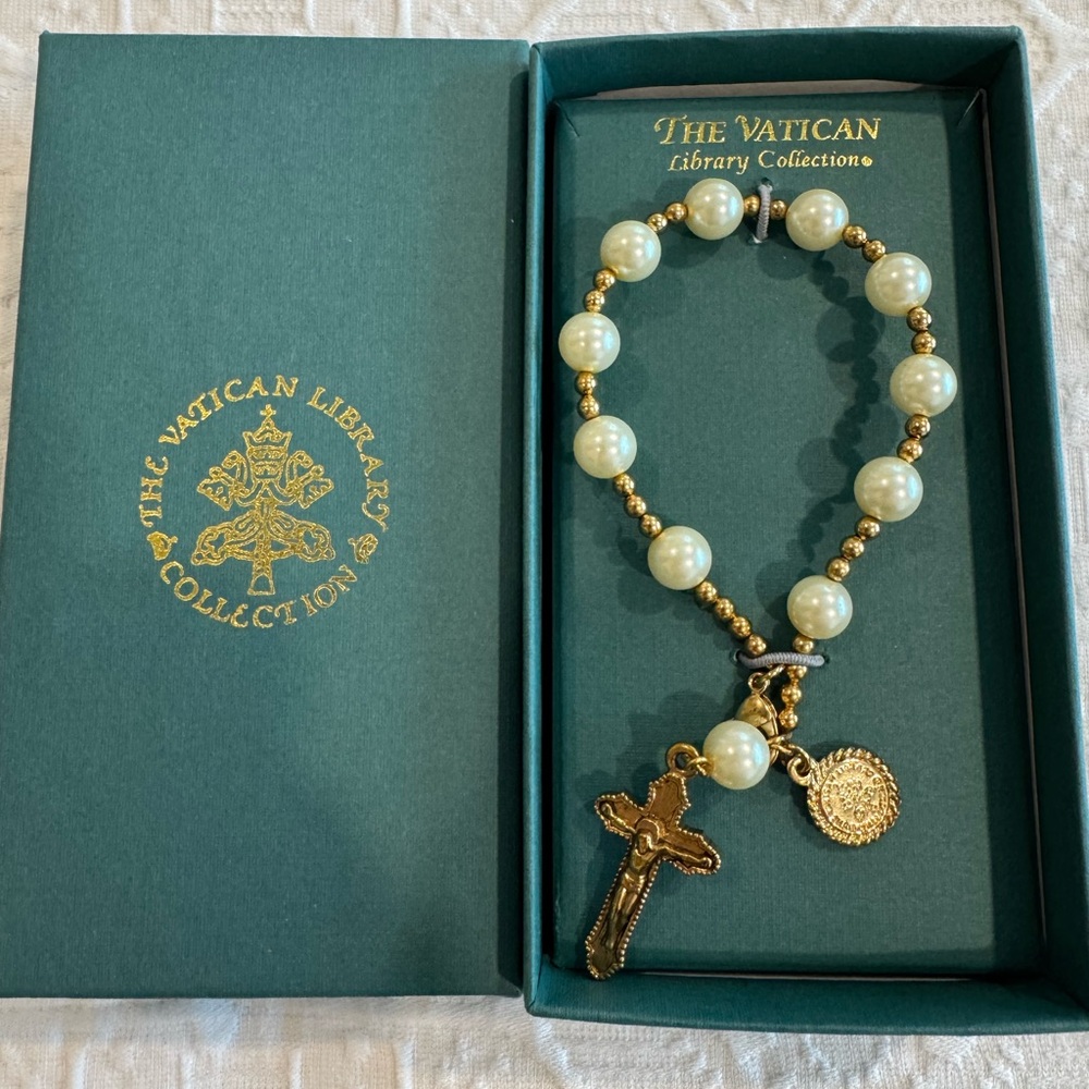 Pearl Crucifix Rosary Bracelet